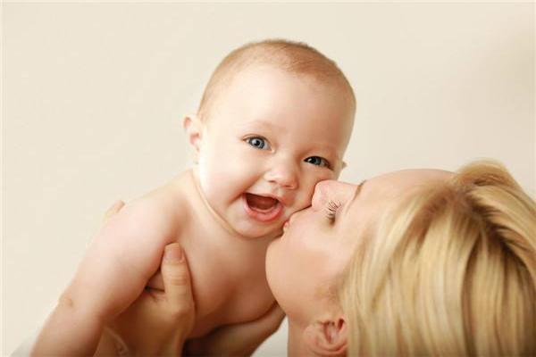 新生儿护理：喂奶时间与频率的科学把握