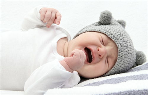 宝宝睡偏头的纠正方法