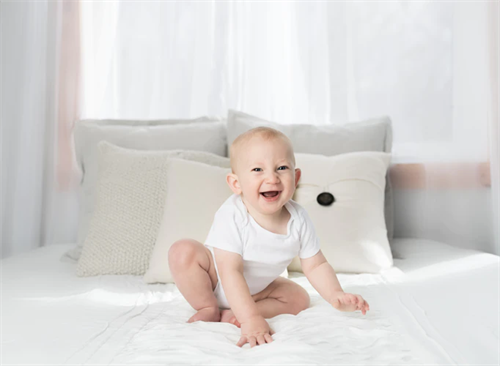 新生儿护理知识：是否需要枕头及枕头选择指南